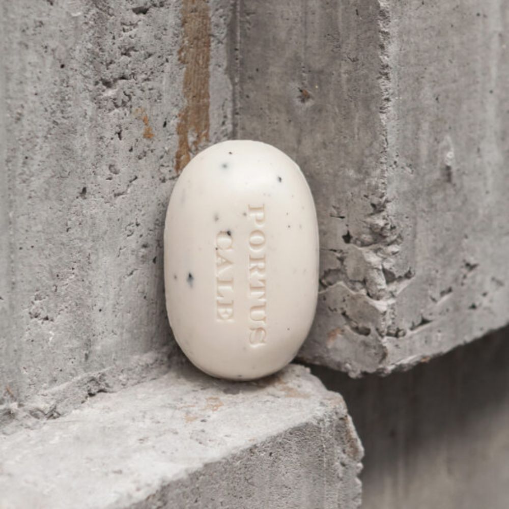 Portus Cale Ruby Red Soap 150g Paper-wrapped image number null